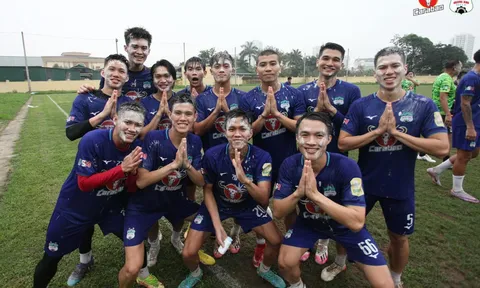 HAGL tổ chức lễ Songkran cho HLV Kiatisak và trợ lý