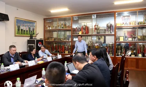 LĐBĐ châu Á làm việc trực tiếp cùng 'dải ngân hà' V-League