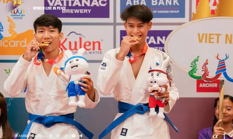 Trọng tài gây tranh cãi ở trận đấu của Campuchia tại SEA Games 32