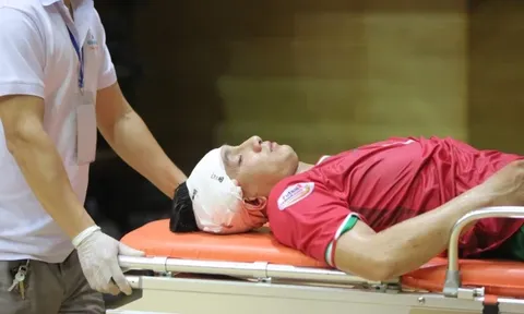 Video: Thủ môn Futsal Cao Bằng chấn thương rợn người, phải nhập viện giữa trận đấu