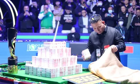 Cao thủ bida Trung Quốc vất vả với 'núi tiền' sau chức vô địch
