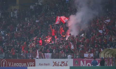 Video: CĐV Hải Phòng đồng thanh hô đốt pháo sáng, chủ tịch Văn Trần Hoàn 'thất hứa'