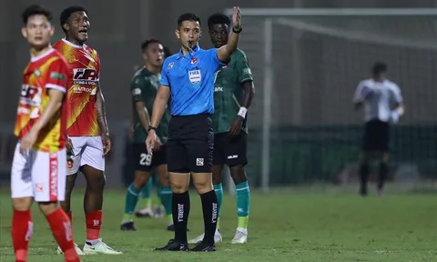 'Vua áo đen' liên tục mắc lỗi, VPF mời ngay 2 trọng tài ngoại cầm còi V-League 2023