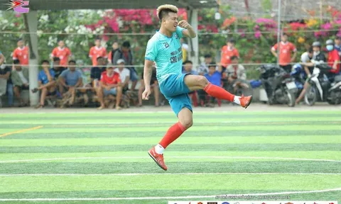 CLB chậm tiền lương, cầu thủ giải hạng Nhì Quốc gia bỏ tập đi đá phủi