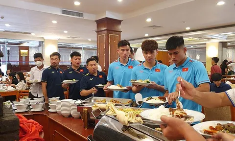 Cận cảnh bữa ăn miễn phí của U22 Việt Nam ở SEA Games 32