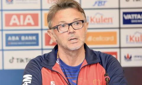 SEA Games 32: U22 Việt Nam thắng trận thứ 2 liên tiếp, HLV Troussier có hành động ý nghĩa với học trò