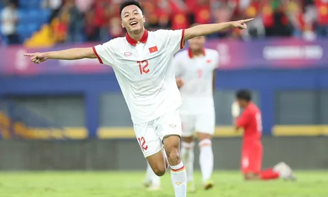 SEA Games 32: Thống kê đáng kinh ngạc của tiền vệ U22 Việt Nam sau trận thắng Singapore