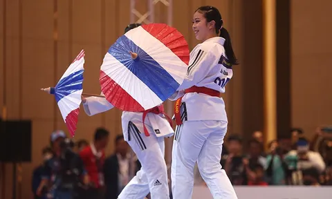 Độc lạ SEA Games 32: Võ sĩ mang chảo, nón quai thao lên sàn thi đấu