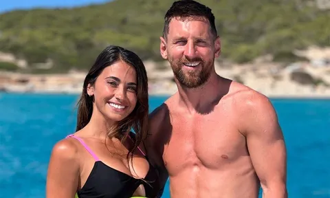 Vợ Messi diện bikini thu hút mọi ánh nhìn, được khen 'người phụ nữ đẹp nhất thế giới'