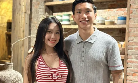 Đoàn Văn Hậu rạng rỡ cùng bạn gái Doãn Hải My trong ngày đặc biệt