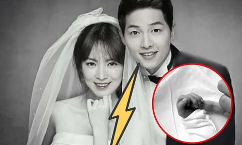 Song Joong Ki đón món quà vô giá, ngầm chỉ rõ lý do ly hôn Song Hye Kyo giấu kín bao lâu