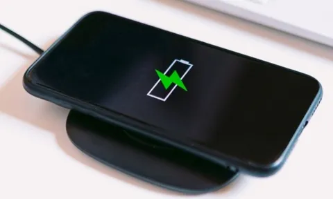 3 'cài đặt xấu' gây hao pin iPhone mà đa số người mắc phải, tắt nhanh còn kịp