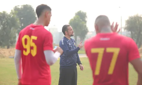 Độc lạ V-League: HLV không biết đội mình lên đầu bảng xếp hạng