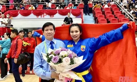 Thắng 7-0 võ sĩ Lào, Lê Thị Hiền giành HCV thứ 3 cho Việt Nam
