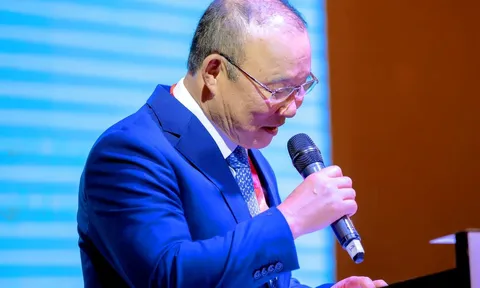 HLV Park Hang Seo hành động bất ngờ ngay giữa SEA Games 32