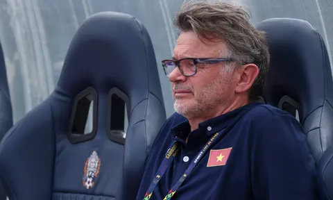 Truyền thông Indonesia: 'HLV Troussier có thể bị sa thải'