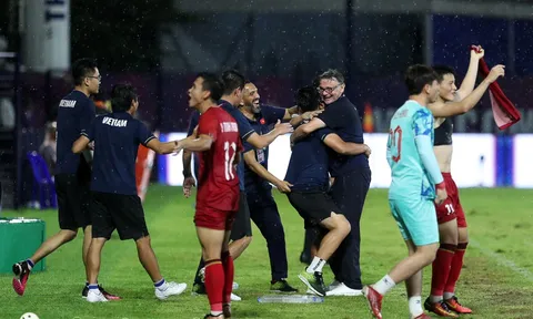VIDEO: HLV Troussier nói về điều thành công nhất ở SEA Games 32