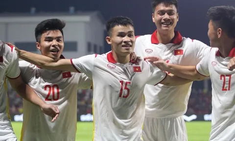 Tuyển thủ U23 Việt Nam bị đối thủ vào bóng thô bạo