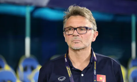 HLV Troussier bất ngờ ra 'lệnh cấm' về ĐTQG lẫn U23 Việt Nam