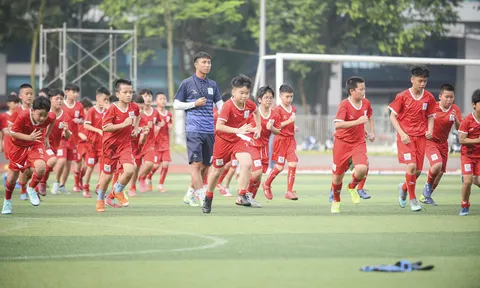 CLB Công an Hà Nội truyền cảm hứng cho các cầu thủ nhí