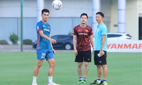 Tiền đạo số 1 Việt Nam khiến người hâm mộ 'rối như tơ vò'