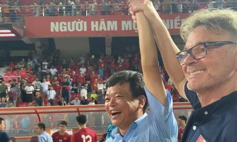 HLV Troussier cảm ơn bầu Hoàn