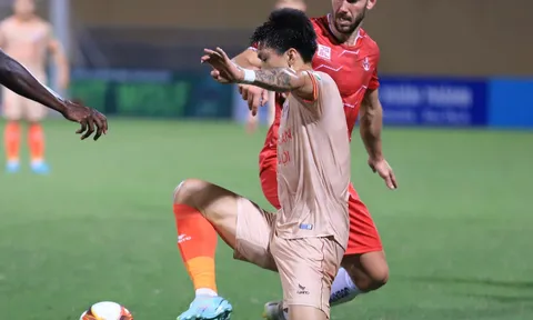 Hậu vệ số 1 Việt Nam lập kỷ lục trong màu áo 'dải ngân hà'