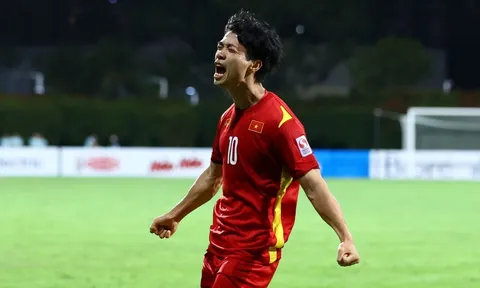 Công Phượng báo tin cực vui tới HLV Troussier