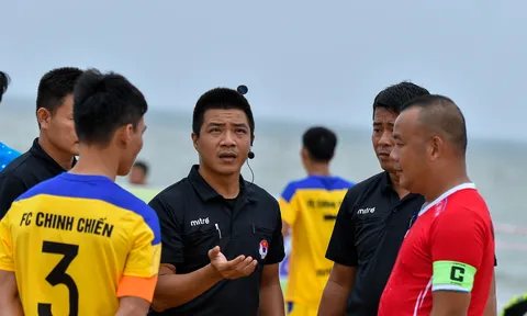 LĐBĐ Việt Nam ra án phạt nặng cho HLV xúc phạm trọng tài