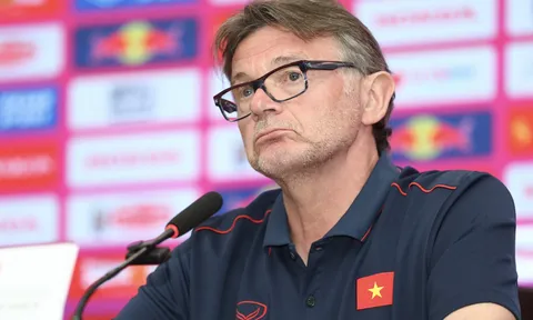 HLV Troussier phản ứng về bảng đấu 'tử thần' của Việt Nam tại SEA Games 32