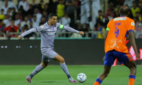 Ronaldo bị fan đòi trục xuất khỏi Saudi Arabia vì có hành động khiếm nhã