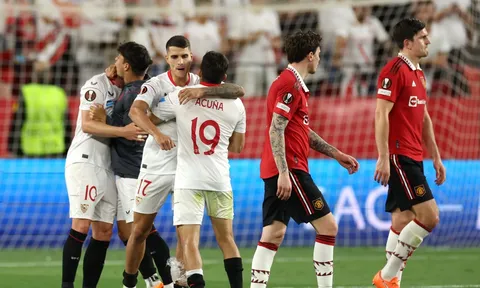 Maguire ra dấu bảo Dea Gea 'câm mồm' trong ngày Man United tan mộng ăn 3