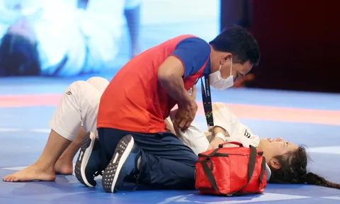 SEA Games 32: 'Hoa khôi' jiu-jitsu nén đau đớn giành huy chương đầu tiên cho võ thuật Việt Nam