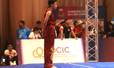 SEA Games 32: VĐV wushu Campuchia đứng chờ 20 phút mà vẫn không biết kết quả