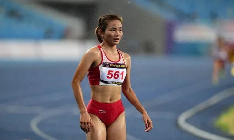 'Nữ hoàng điền kinh' Nguyễn Thị Oanh liên tiếp được thưởng nóng sau khi lập kỳ tích tại SEA Games 32