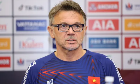 Họp báo trước trận bán kết gặp U22 Indonesia, HLV Troussier nói gì?