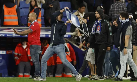 Vô địch La Liga sớm 4 vòng đấu, các cầu thủ Barca bị đuổi đánh chạy tán loạn