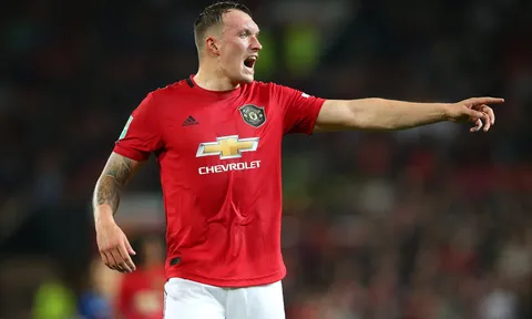 Phil Jones chia tay Man United và đứng trước nguy cơ giải nghệ sớm