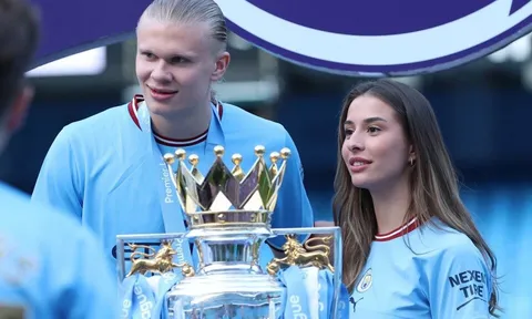 Haaland khoe bạn gái cực phẩm trong ngày Man City ăn mừng chức vô địch Premier League