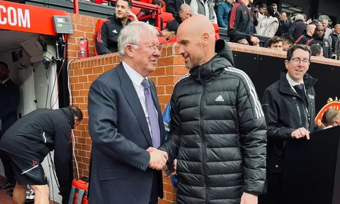 HLV Erik Ten Hag cân bằng kỷ lục vĩ đại của Sir Alex Ferguson