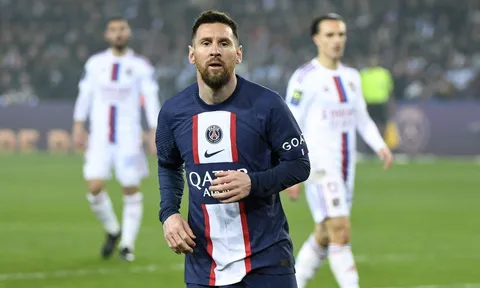 Vô địch Ligue 1, Messi và đồng đội chỉ có 3 CĐV đến chúc mừng
