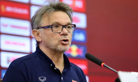 HLV Troussier: 'Quang Hải, Công Phượng hiện không xứng đáng lên tuyển Việt Nam'