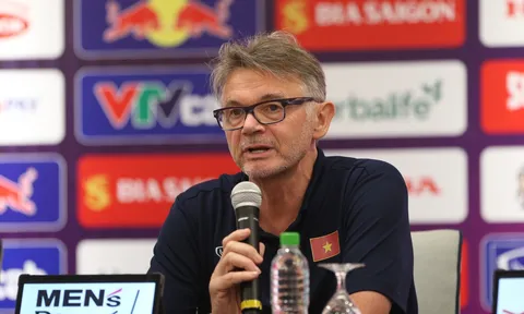 HLV Troussier hài lòng với Văn Toàn - Quang Hải, sẽ dùng Công Phượng khi đấu Syria