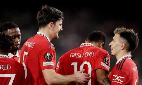 HLV Erik Ten Hag cho phép sao MU đầu tiên rời CLB
