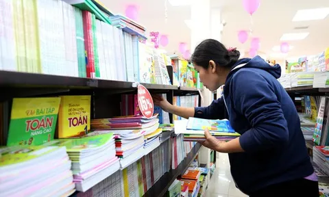 Tp.HCM: Trường học bán “combo sách” giá cao, Sở GD&ĐT chỉ đạo khẩn