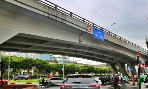 Tp.HCM: Lý do cấm tất cả xe lưu thông qua cầu vượt Nguyễn Hữu Cảnh