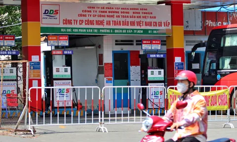 UBND Tp.HCM chỉ đạo khẩn đảm bảo nguồn cung khi 137 cửa hàng hết xăng