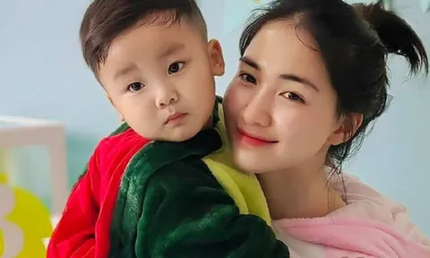 'Mẹ đơn thân' Hòa Minzy khiến dân tình cảm thán trước cách dạy con cực kì tâm lý