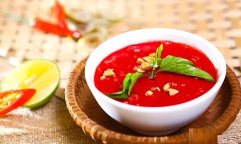 Món ăn kinh dị nhất Việt Nam khiến khách Tây khóc thét khi thấy, nhiều người Việt cũng không dám thử