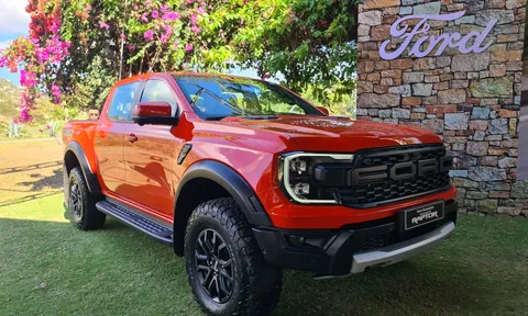 Mục sở thị Ford Ranger Raptor tại thị trường Việt: Chiếc bán tải "khủng long" đầy uy lực